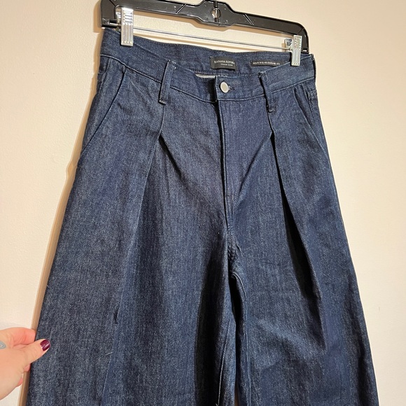 Like New Banana Republic Relaxed Wide Leg Denim, size 26 - Picture 3 of 6